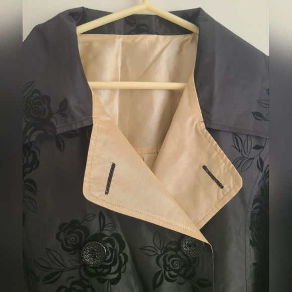 LINDI Women's Size‎ Medium Reversible Rainjacket Coat Black/Beige Floral NWT - Picture 4 of 9